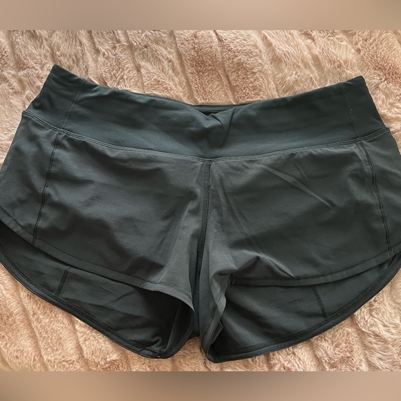 Lululemon Speed up Low-Rise Lined 2.5” shorts - Picture 3 of 4